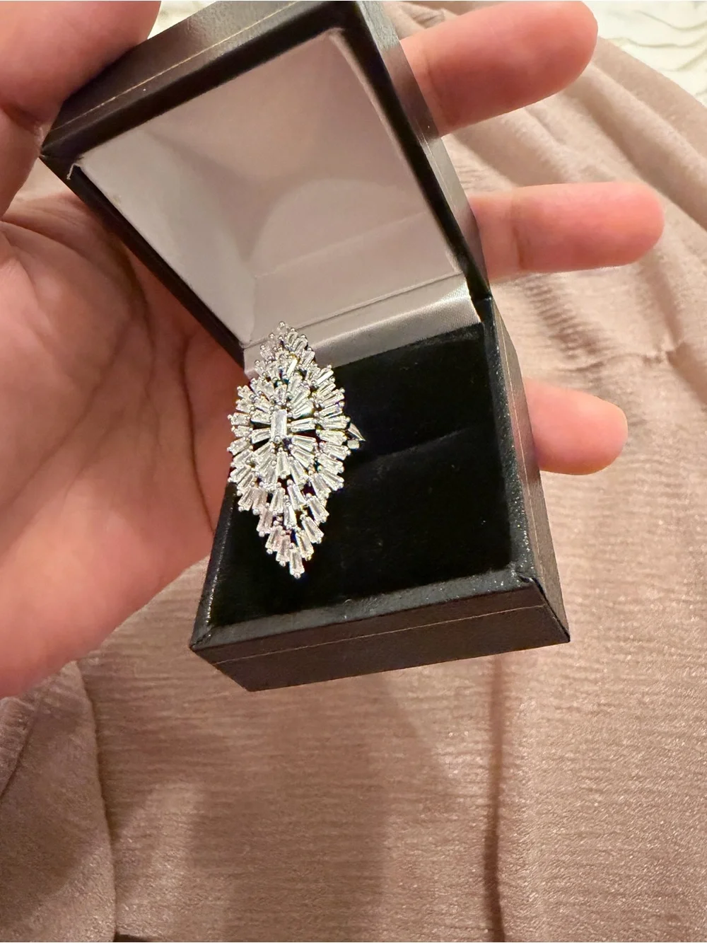 Women clear stones oval ring size 7